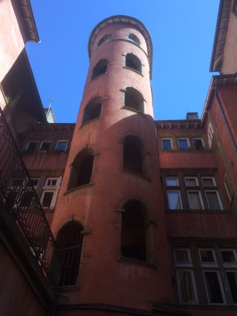 Traboule "Maison du Crible - Tour Rose ",16 rue du Bœuf, quartier Saint Jean (Vieux Lyon)