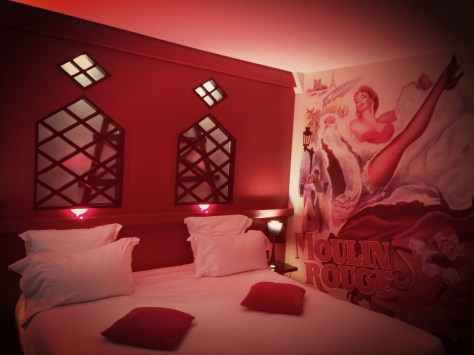 Camera Moulin Rouge _ Hotel Secret de Paris