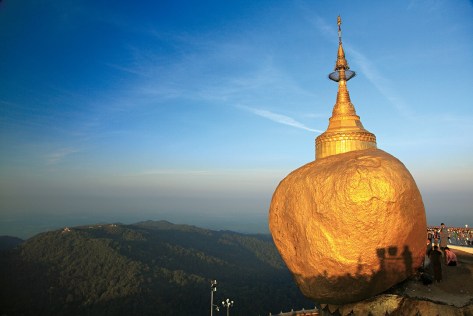 Roccia d'oro sul Monte Kyaikto _ Myanmar (immagine presa dal web)